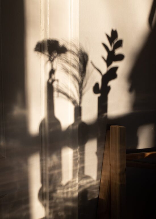 Quick Ideas to Brighten a Dark Room Effortlessly